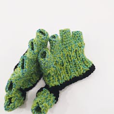 itsy-bitsy gloves  (size L)